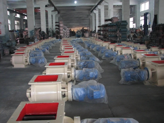 35 - 700m3 / H เครื่องป้อนอากาศแบบโรตารี่ล็อคสำหรับโรงสีลูกกวาดอากาศในแนวตั้ง